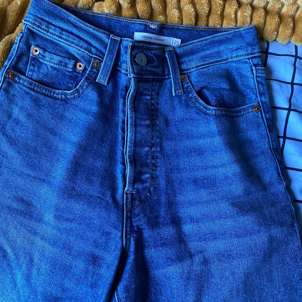 Ribcage levi’s 25